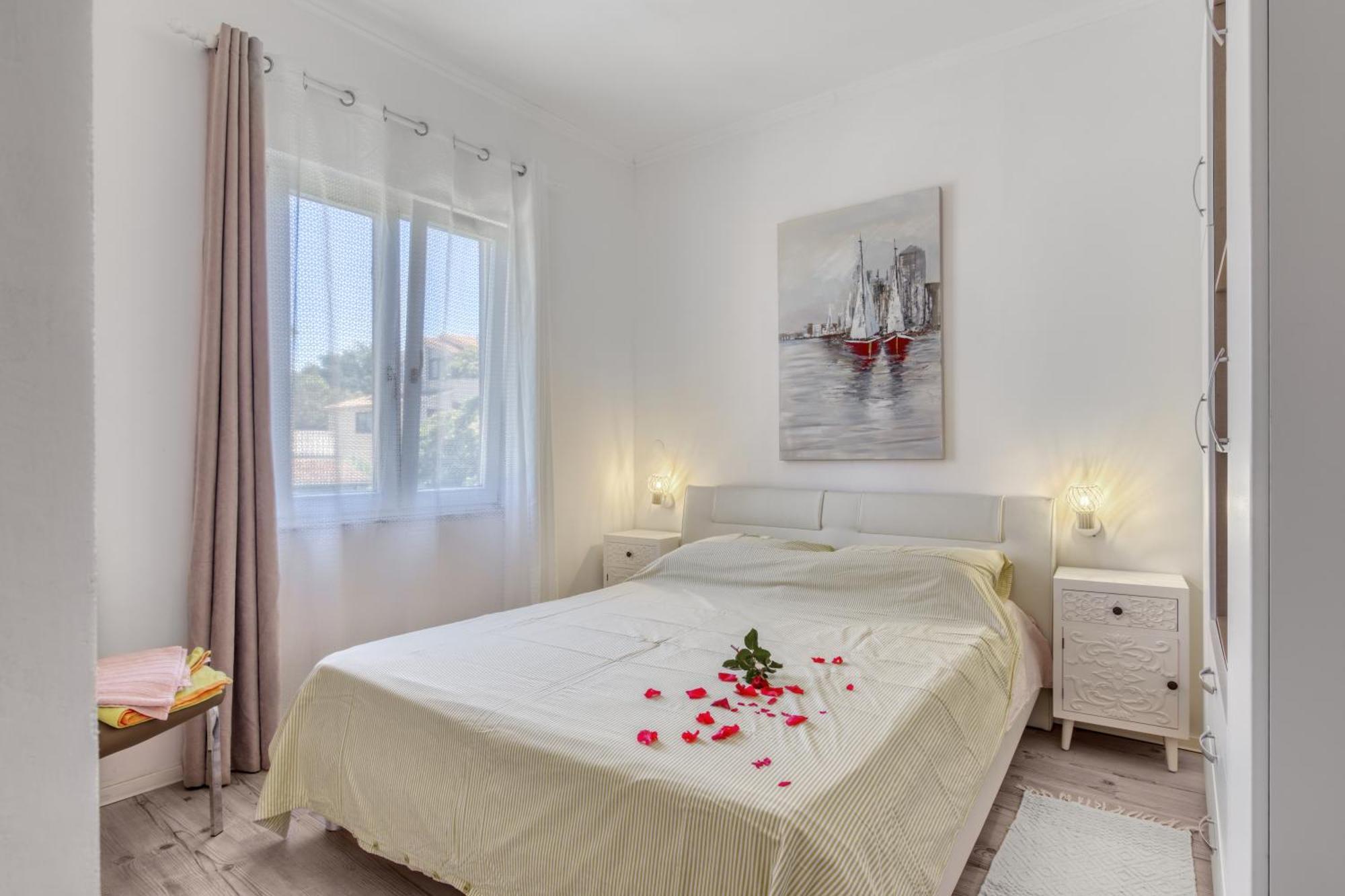 Charming House On The Beach And Deluxe Apartment Pula Room photo