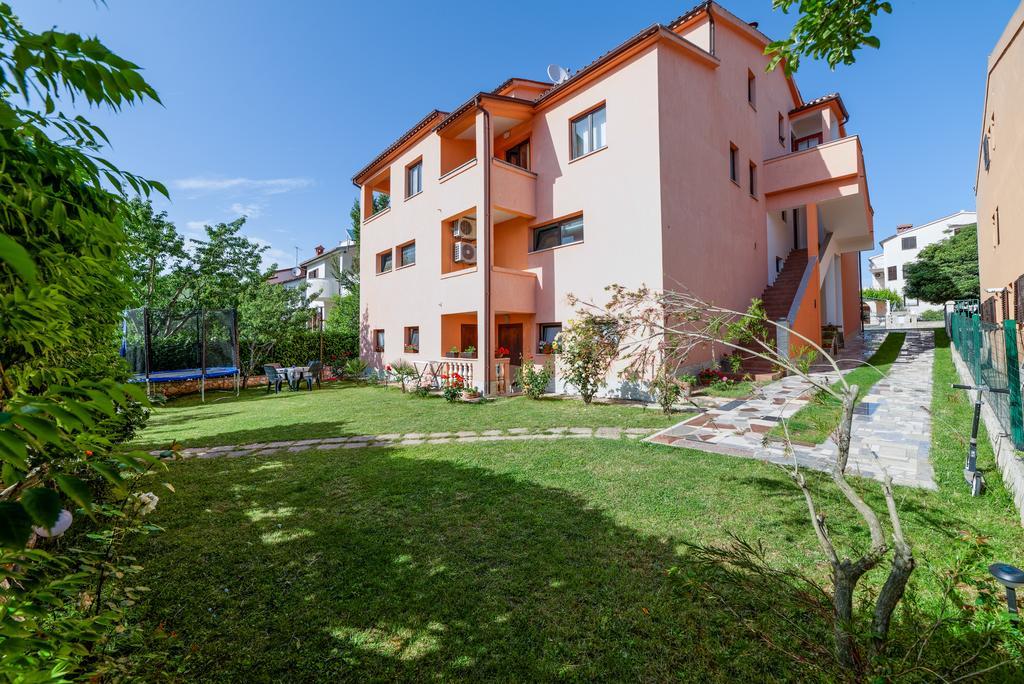 Charming House On The Beach And Deluxe Apartment Pula Exterior photo