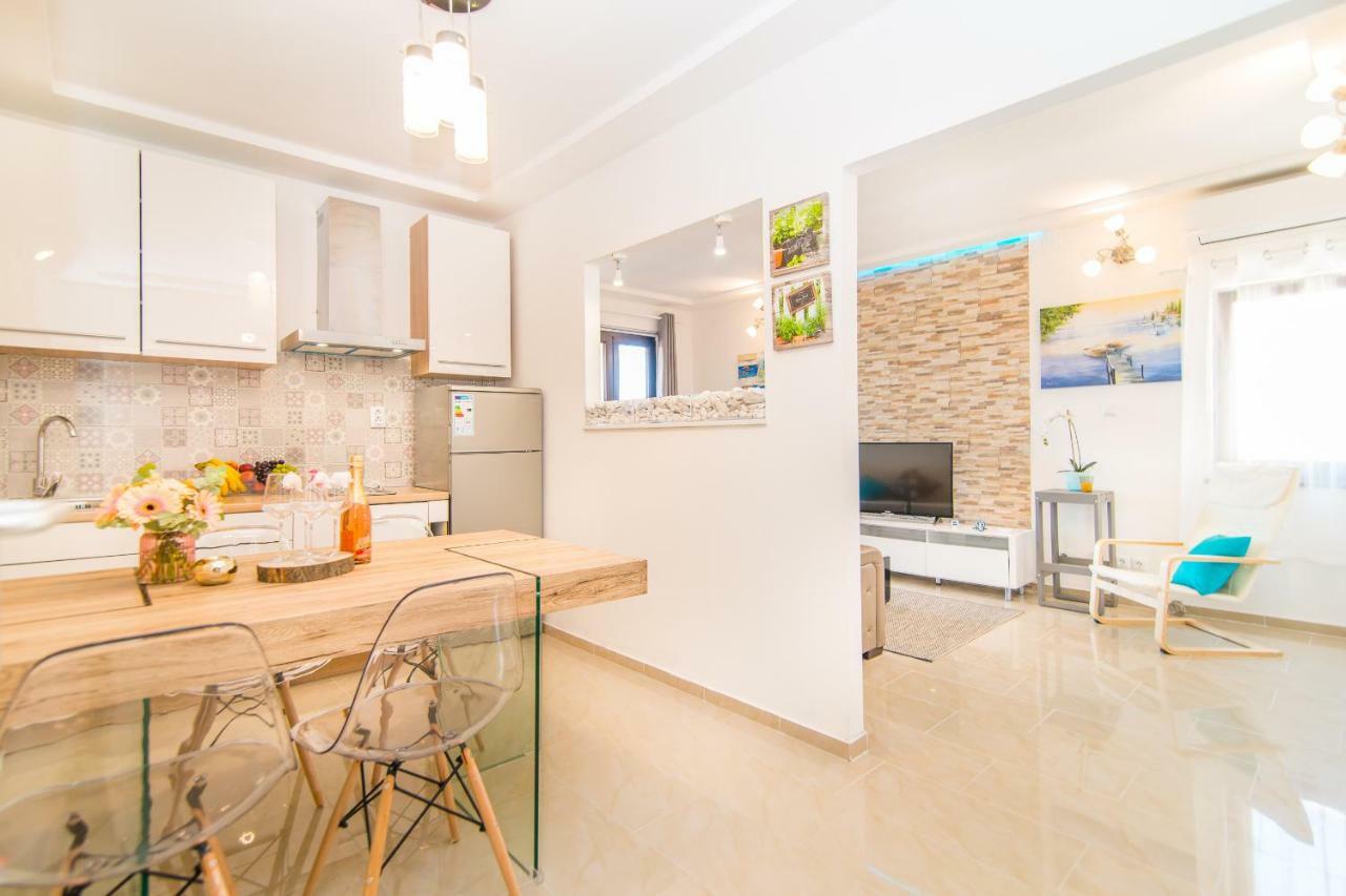 Charming House On The Beach And Deluxe Apartment Pula Exterior photo