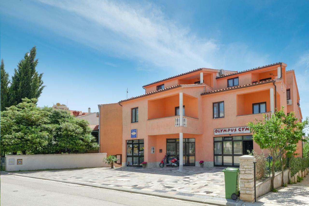 Charming House On The Beach And Deluxe Apartment Pula Exterior photo