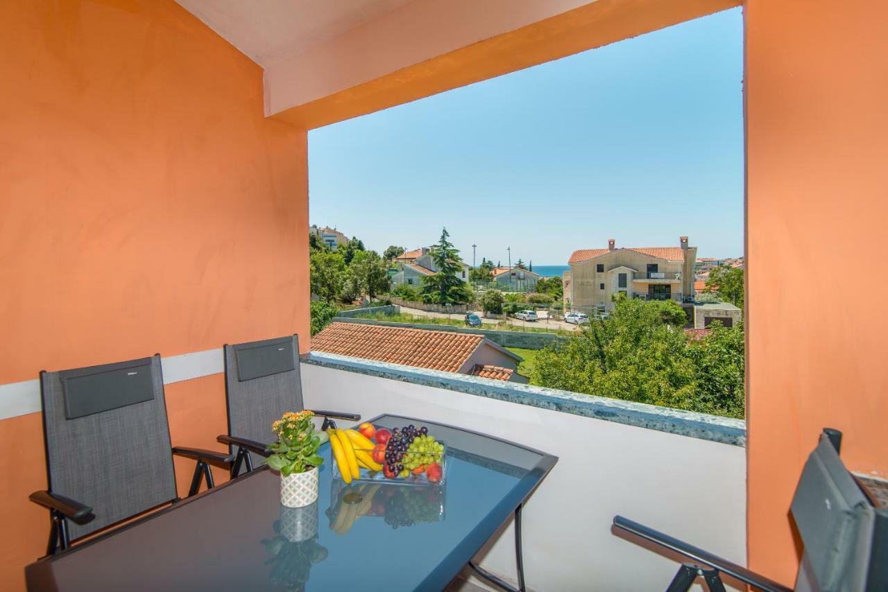 Charming House On The Beach And Deluxe Apartment Pula Exterior photo