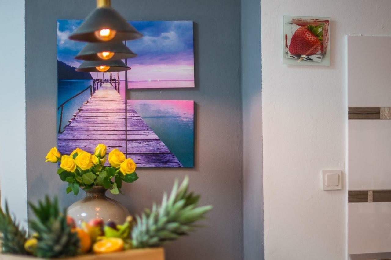 Charming House On The Beach And Deluxe Apartment Pula Exterior photo