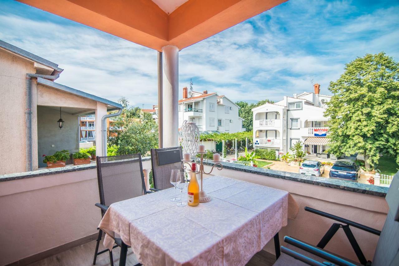 Charming House On The Beach And Deluxe Apartment Pula Exterior photo