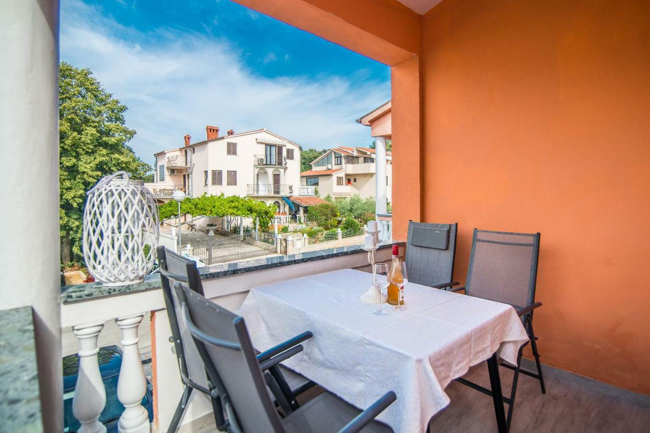 Charming House On The Beach And Deluxe Apartment Pula Exterior photo