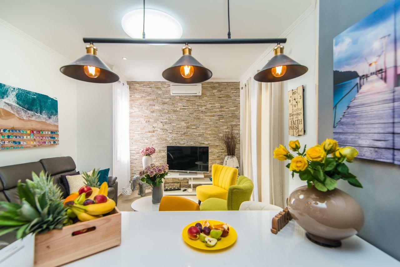 Charming House On The Beach And Deluxe Apartment Pula Exterior photo