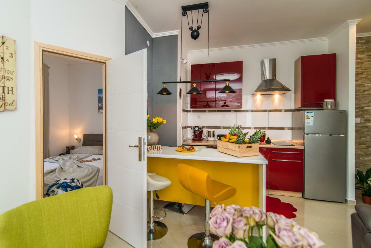 Charming House On The Beach And Deluxe Apartment Pula Exterior photo